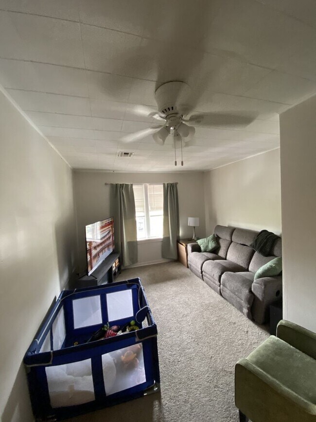 Building Photo - 738 1/2 Massachusetts