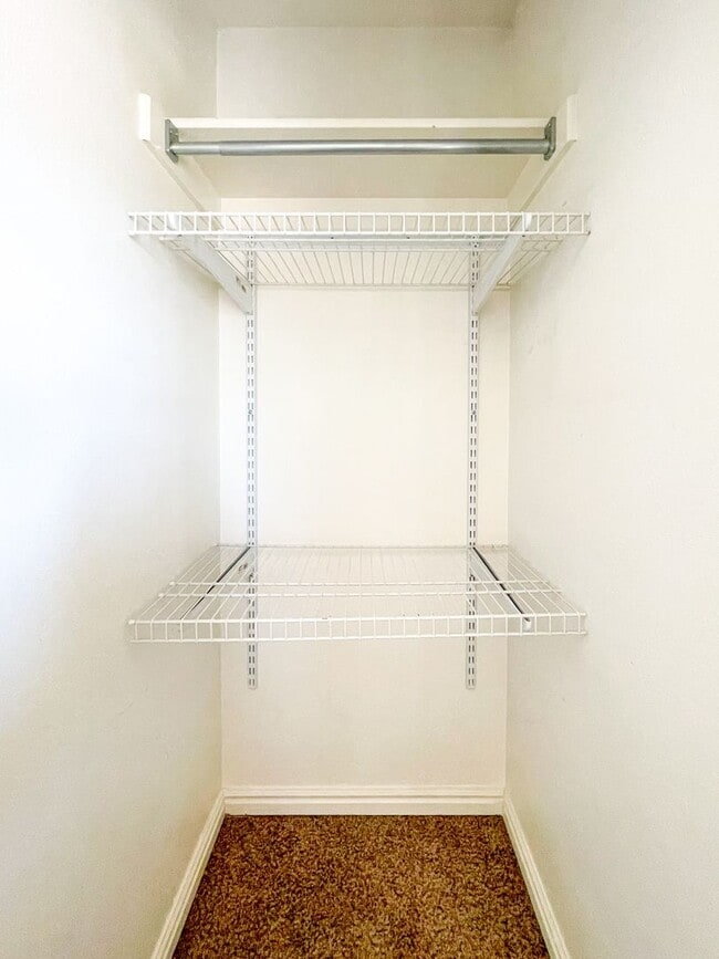 Building Photo - Charming 2 Bedroom Home in Prime Location ...