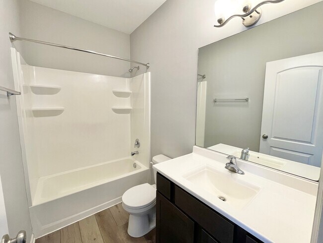 Building Photo - 809 E Main St