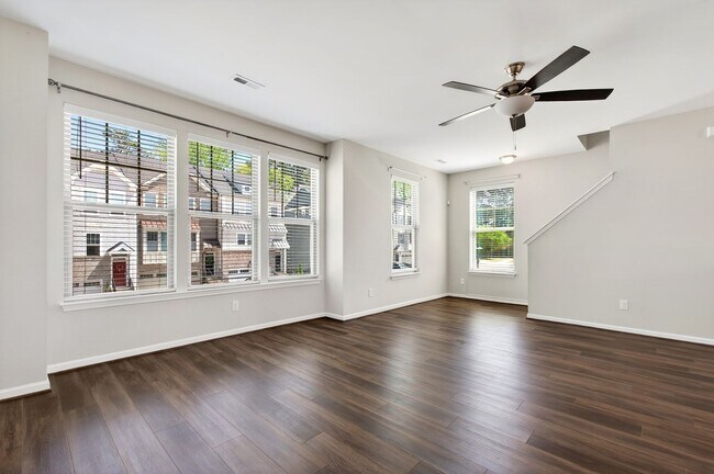 Building Photo - Beautiful 4BR End-Unit Townhome in Prime Apex Location!