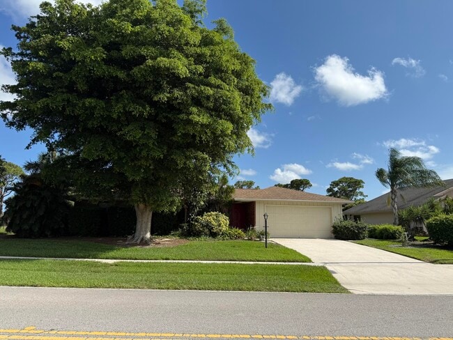 Primary Photo - 2507 Canterbury Dr N