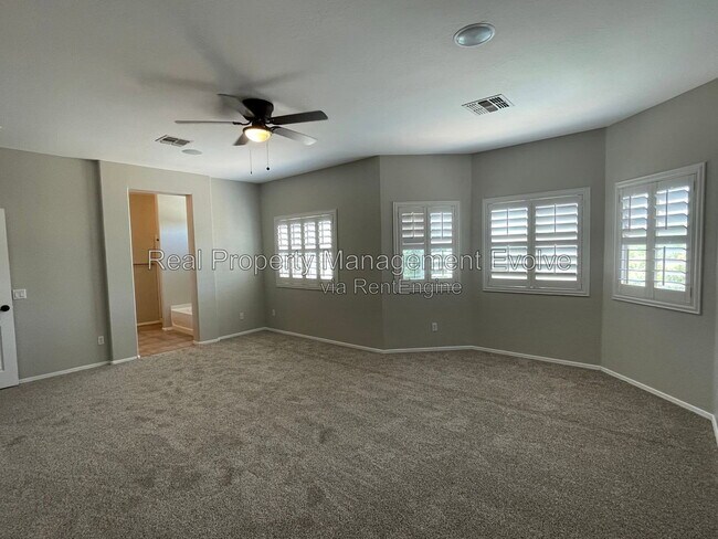 Building Photo - 3632 W Jacksonville Dr