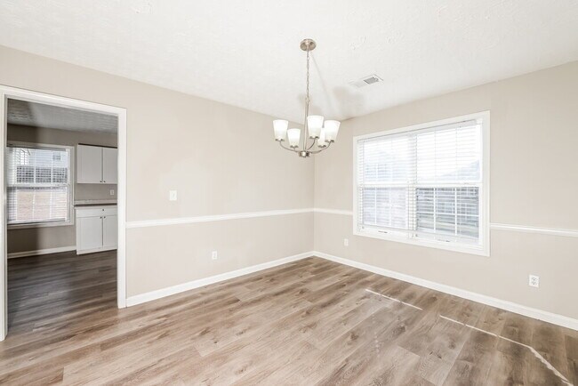 Building Photo - 1870 Hillspring Ln