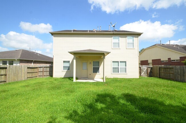 Building Photo - 915 Butterfly Ln