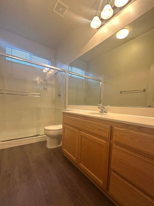 Building Photo - Reduced Price! Spacious 5 Bed, 3 Bath home...