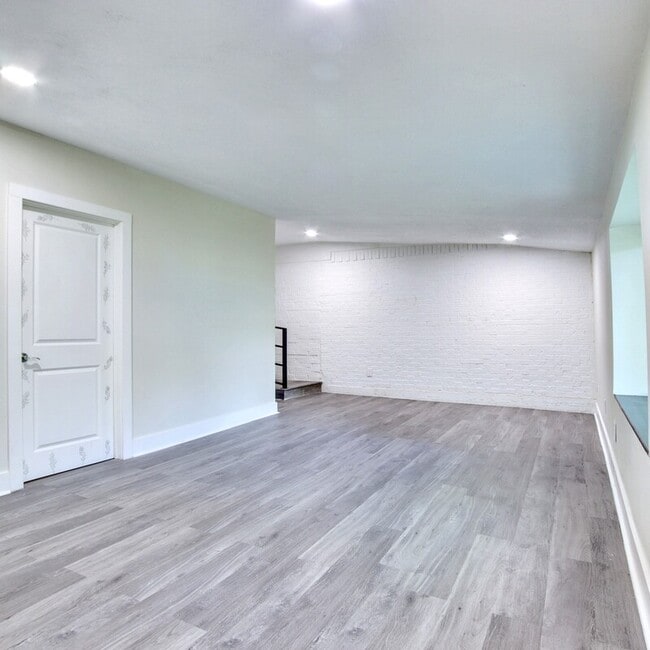 Building Photo - 5708 Flamingo Ct