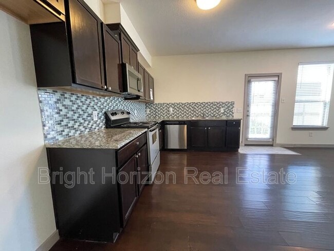 Building Photo - 3629 Valley Vista Dr