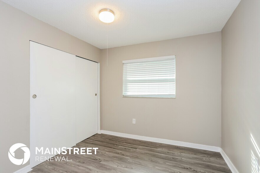 Building Photo - 4108 12th Ave W