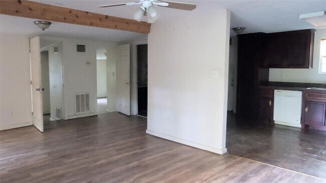 Building Photo - 6636 Bonanza Dr