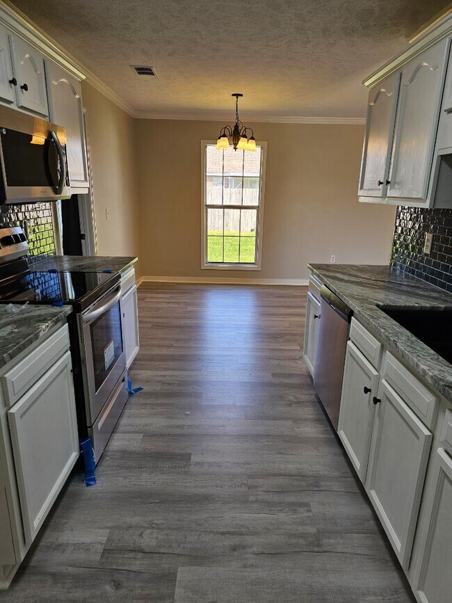 Building Photo - 119 Cedar Spring Cir