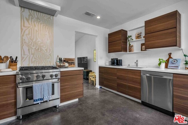 Building Photo - 3436 S Centinela Ave