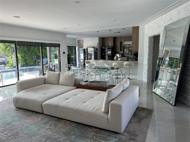 Building Photo - 2062 NE 121st Rd