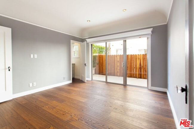 Building Photo - 153 N Arnaz Dr