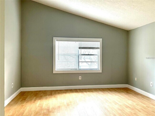 Building Photo - 6042 Amberly Ave