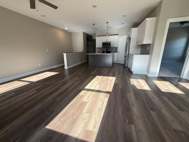 Building Photo - Spacious home in a desirable neighborhood