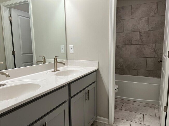 Building Photo - 363 Commons Ave