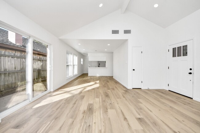 Building Photo - 3305 Avenue R