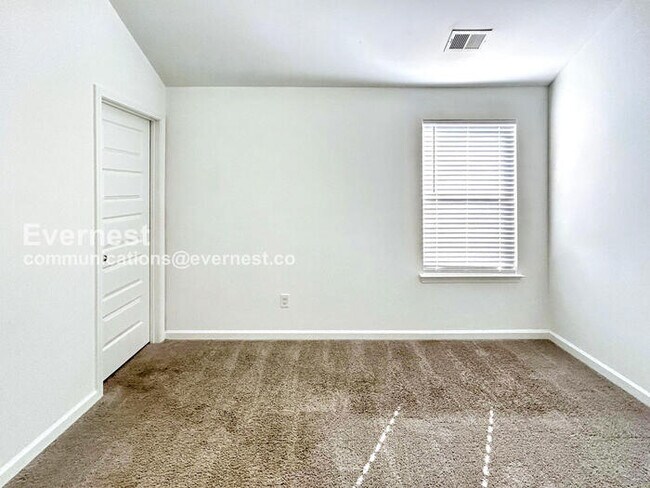 Building Photo - Limited Time Special Offer / 3 Bed/2.5 Bath Home with Garage / Pet-Friendly / Vouchers Accepted /...