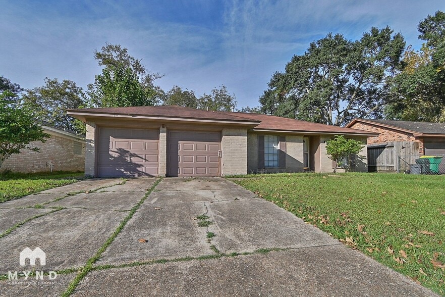 Building Photo - 712 Meadowglen Dr