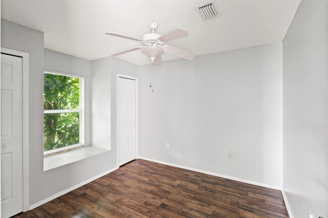 Building Photo - 795 Squirrel Ct