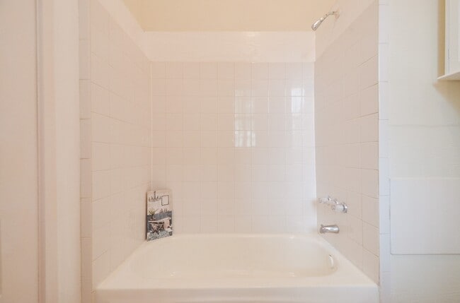 Building Photo - 1707 Sabine St