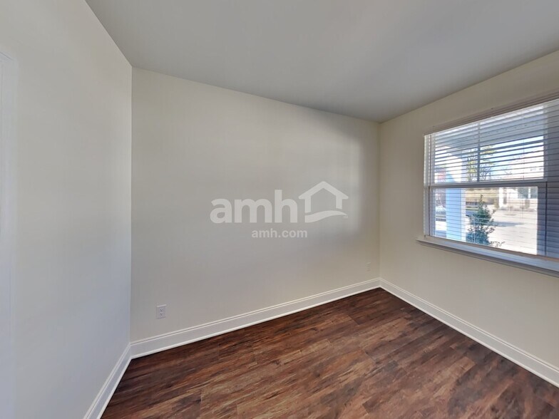 Building Photo - 2023 Williamshire Ln