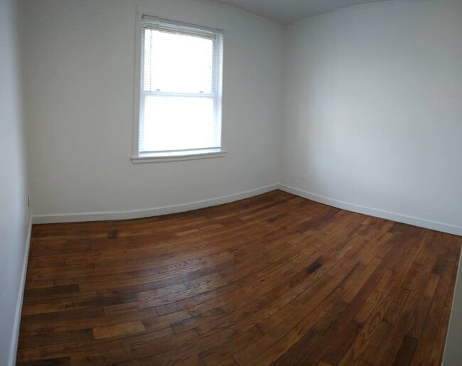 Building Photo - 810 Sullivan Ct