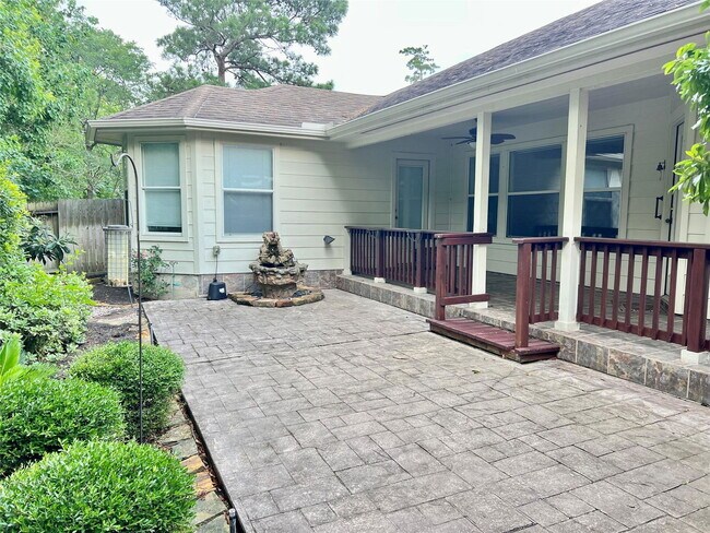 Building Photo - 42 W Foxbriar Forest Cir