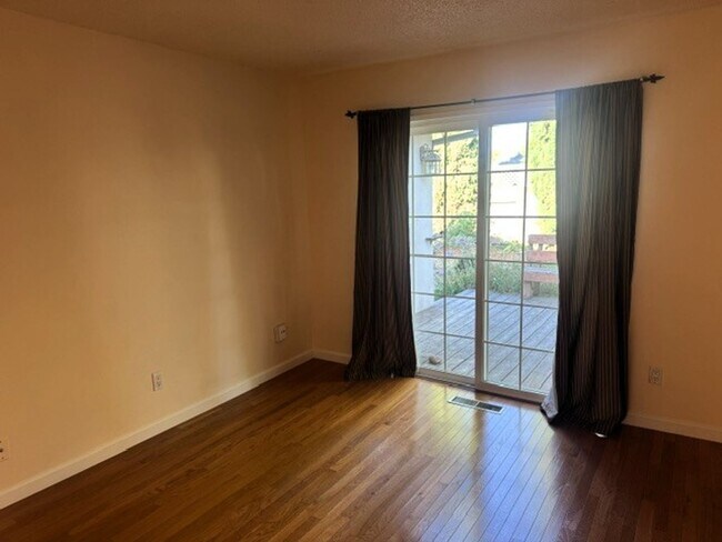 Building Photo - 349 Brockhurst Dr
