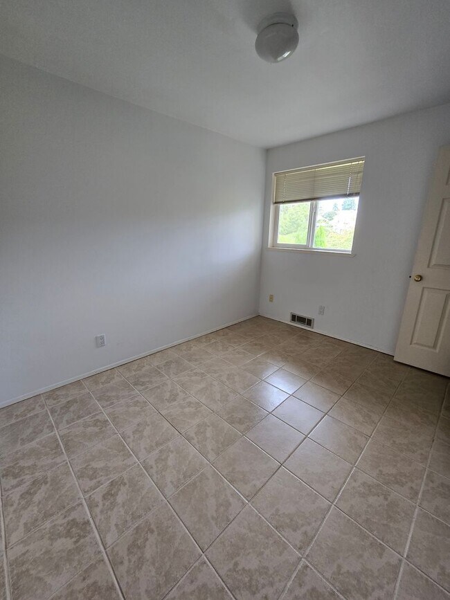 Building Photo - Condo in Blaine for Rent