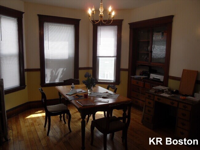 Building Photo - 37 Brook St