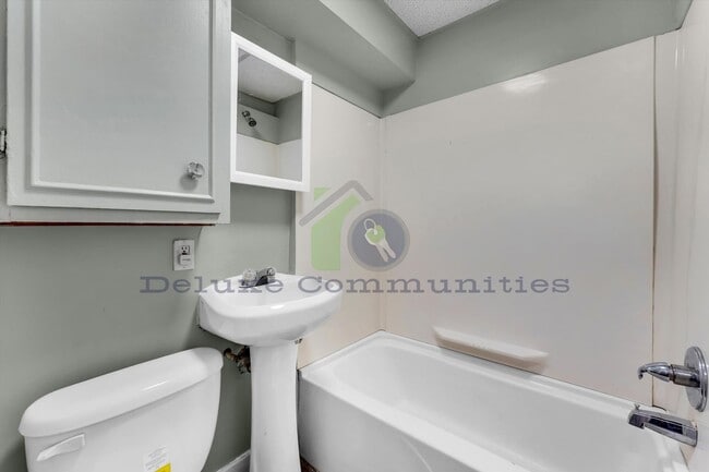 Building Photo - Fully Remodeled 3 bed 1 bath- Single Family Home!! JUST LISTED!