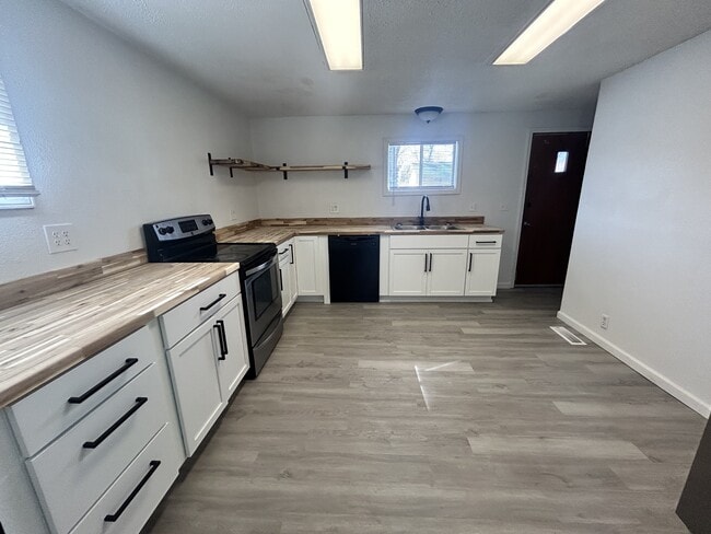 Building Photo - 924 Murphy Ave