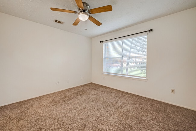 Building Photo - 3906 Quiet Pl Dr