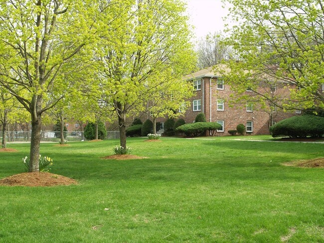 Building Photo - 180 Tyngsboro Rd