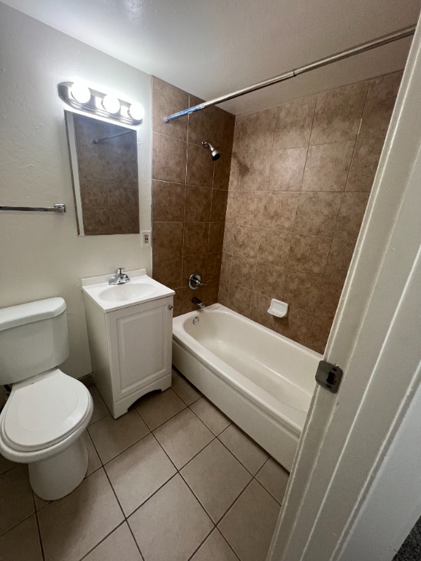 Building Photo - 240 Holly St