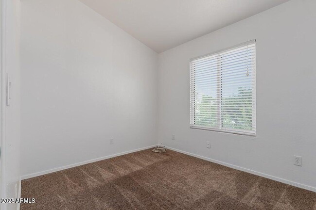 Building Photo - 1600 N Saba St