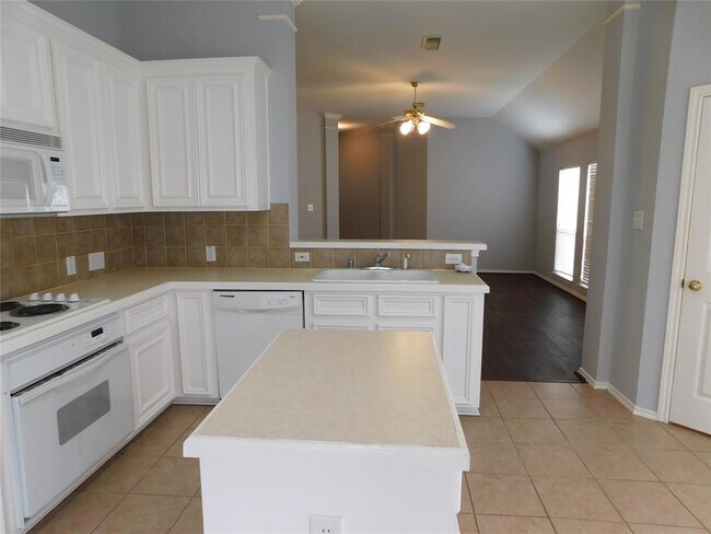 Building Photo - 4211 Creek Hollow Ln
