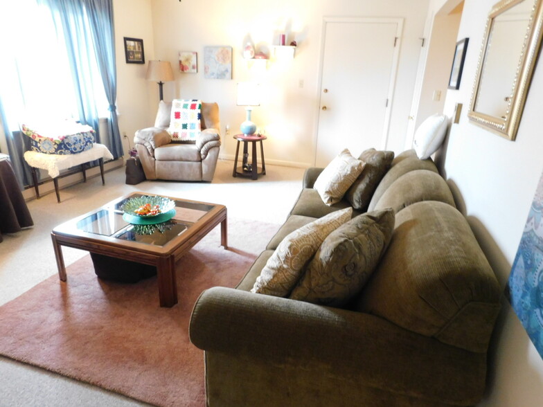 Living Room - 1553 W Grandview Blvd