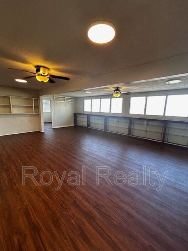 Building Photo - 1380 Uila St