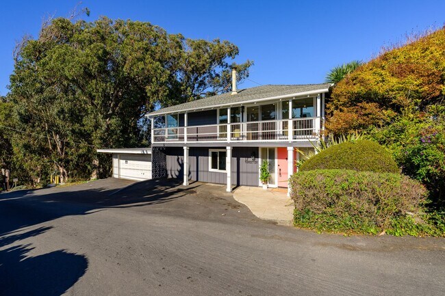 Building Photo - 17 Sunset Dr