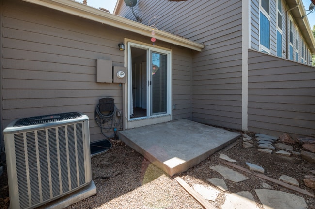 Building Photo - 11590 Community Center Dr
