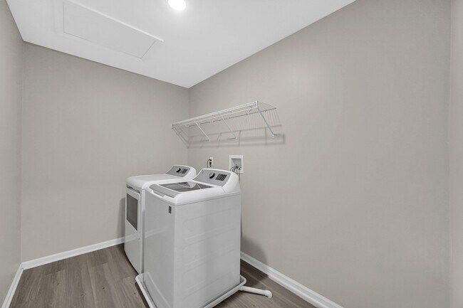 Building Photo - 1115 Goldfinch Ave