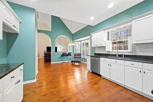 Building Photo - 165 Redspire Ln