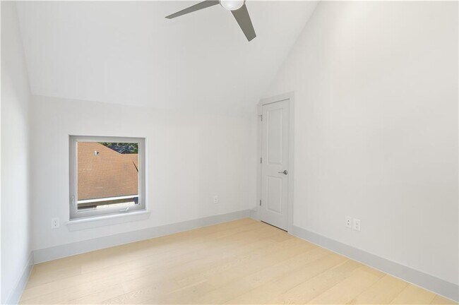 Building Photo - 815 Brazos St