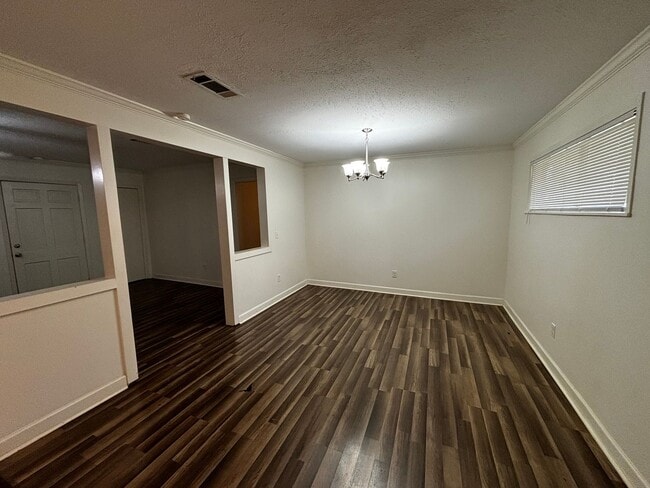 Building Photo - 536 Sardis St