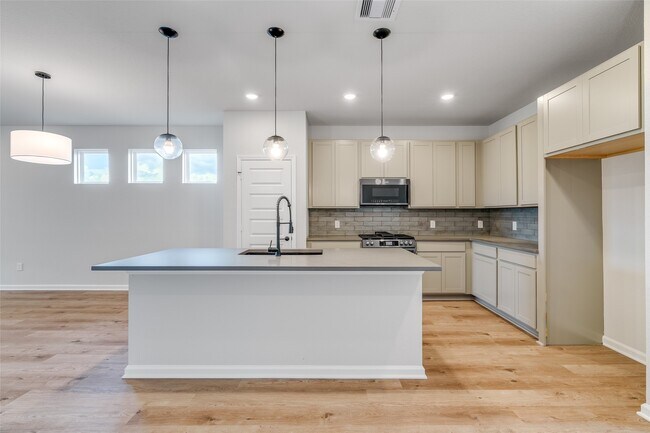 Building Photo - 32315 Clouser Minnou Ct