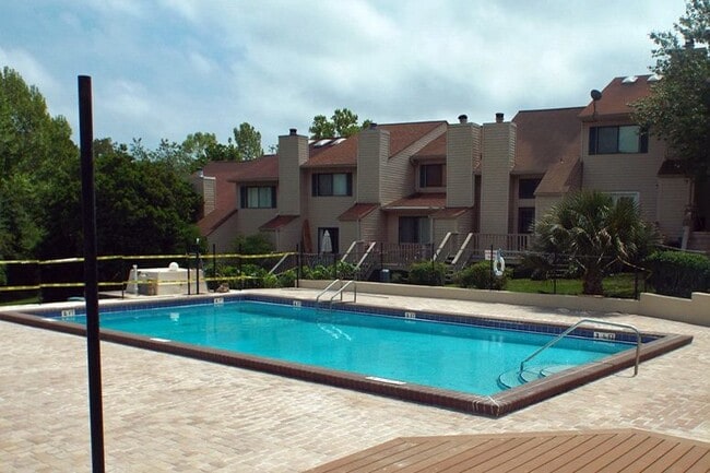 Building Photo - Brookside Townhome with Downstairs Bedroom, Updated Kitchen, and Access to Pool & Tennis