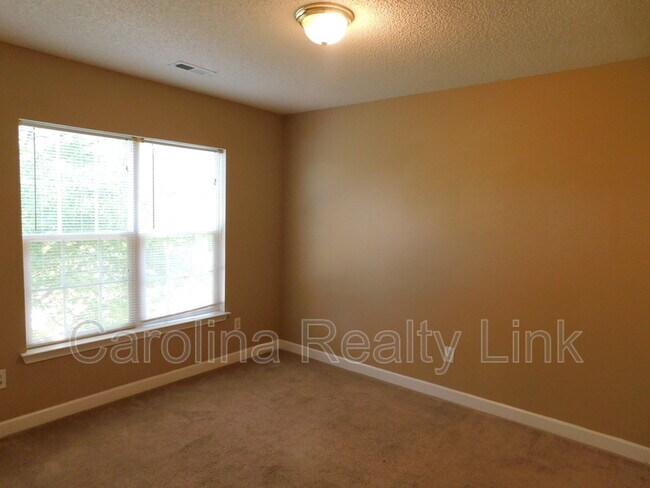 Building Photo - 7905 Shiny Meadow Ln