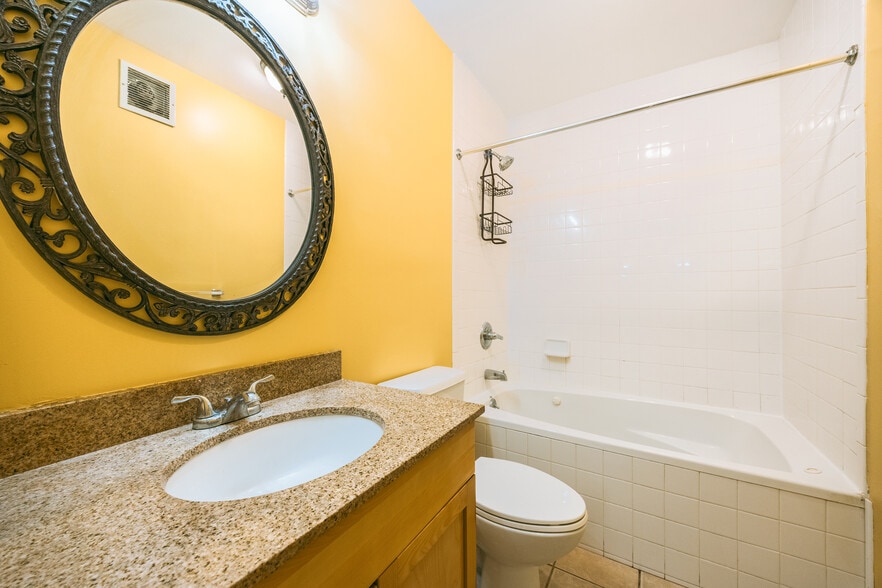 Building Photo - 426 Mount Hope St